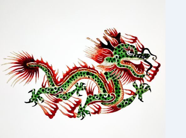 的匀称变化以及图案的适时调整变化等都是机器不能替代的,而手工皮影