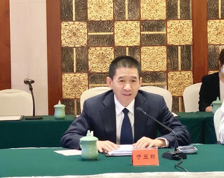 呼伦贝尔市委书记于立新,市长高润喜与洪清华一行召开