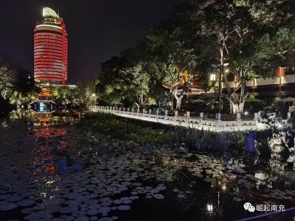 【美图欣赏】南充北湖公园及地标建筑夜景