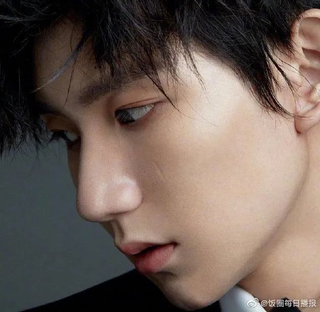 王源脸上的疤,成长的勋章,青春的见证