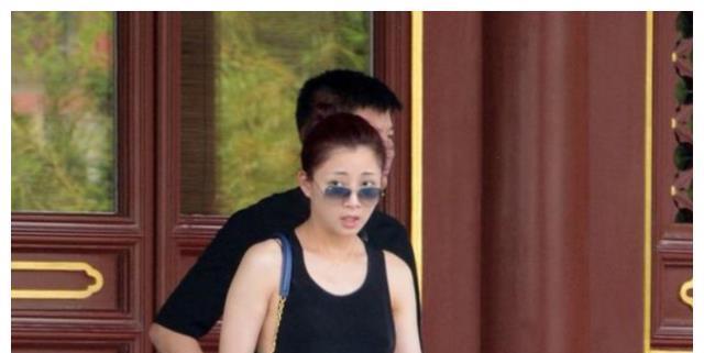 联赛第一射手李金羽,曾和女演员殷桃恋爱,43岁娶第3任
