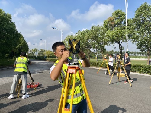 市政园林工程中如道路,管道,绿化等工程都需要测量员进行精确的基础