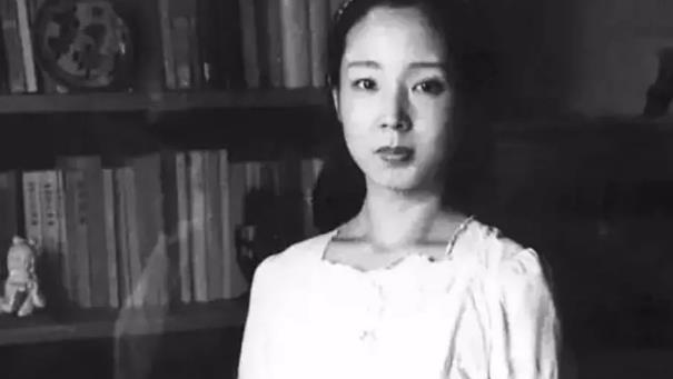 02 一代才女,感情经历严歌苓,作为一个美貌出众,气质逼人的才女,很多