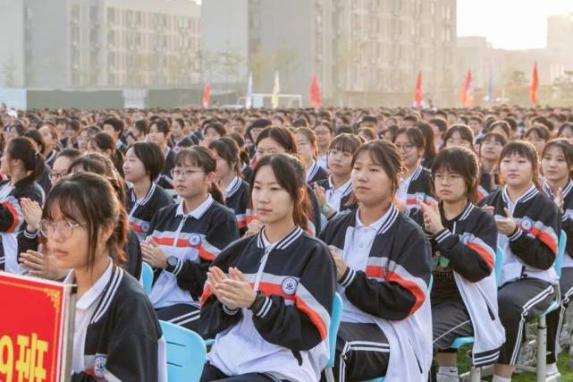 莒县二中举行新学年开学典礼暨庆祝教师节表彰大会