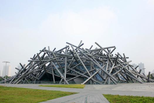 而安徽这座城市,也想着修建一座自己的地标建筑,斥资2亿模仿北京鸟巢