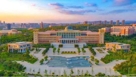云南大学图书馆由两部分组成:校本部图书馆和呈贡校区图书馆,总面积