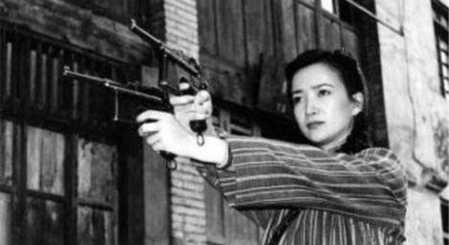 贾春英向广大妇女们讲述自己的亲身经历,向她们传播进步思想,工作