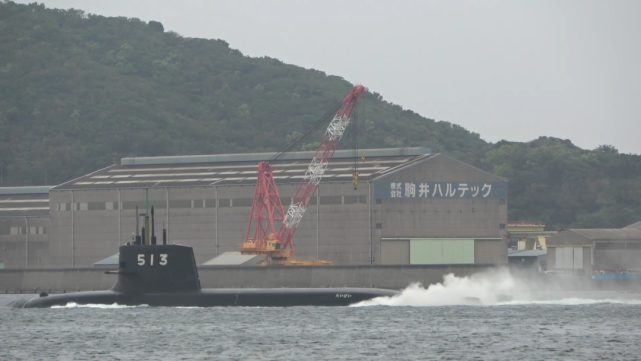 日本大鲸级潜艇首艇ss 513出港海试