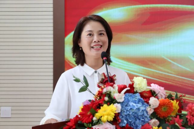 忻州市长征小学西校区举行庆祝教师节暨表彰大会