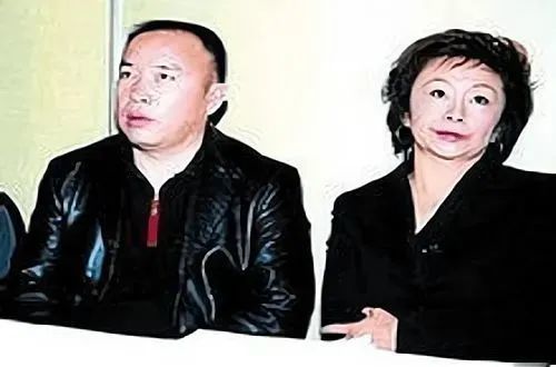 儿女,其大儿子赖俊健逃亡期间,在加拿大完成了自己的学业,次女赖真真