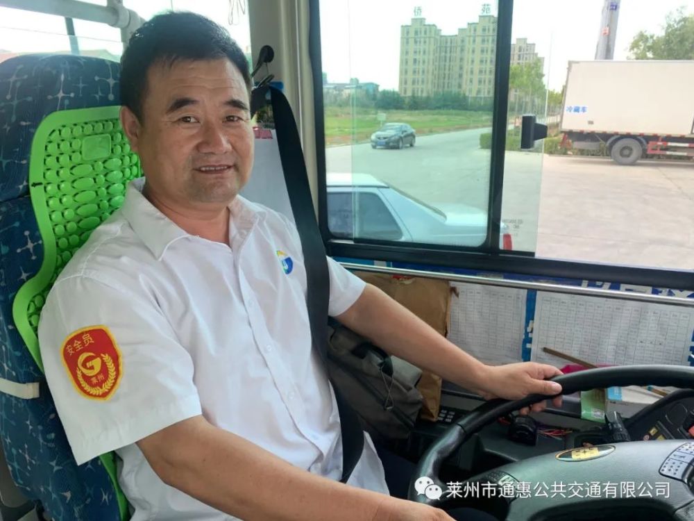 发生在莱州街头一幕,监控曝光,这几个人有认识的吗?