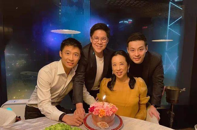 霍启仁与霍启刚,霍启山为朱玲玲庆生后,又在女友的账号中出镜了
