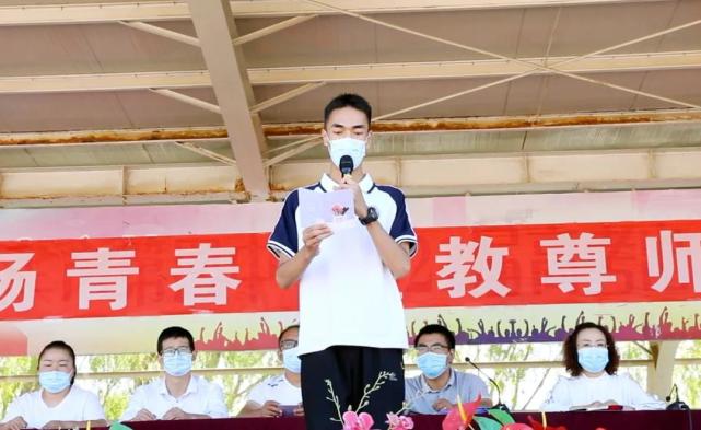 库车市第四中学举行答谢恩师仪式
