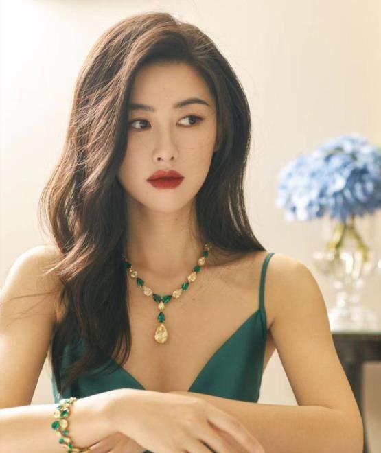 "第一美女"朱珠产女,比历届男友更厉害的是她的家世