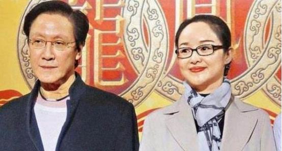 向华胜和杨钰莹晚宴后,反被埋伏敲闷棍,背后到底是谁在和他作对