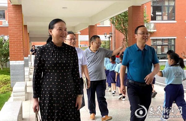 娄星区政协领导调研金海学校办学情况