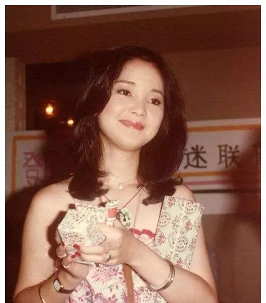 1995年,邓丽君在酒店离世,死因成谜,25年后钟南山揭开