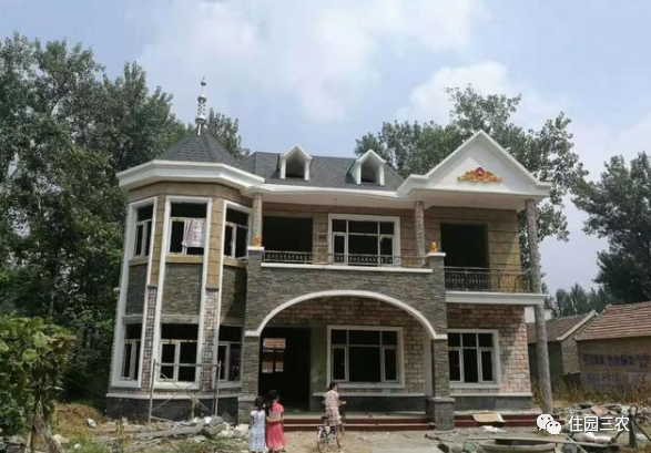实拍美丽的乡村别墅,看了好想回家建一套
