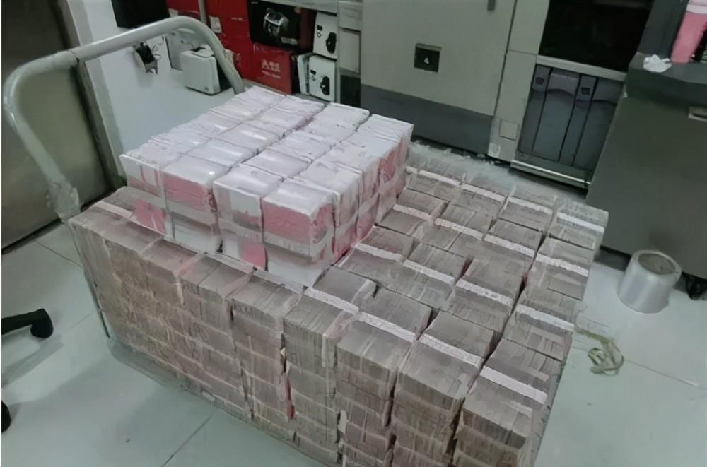 在2017年,河北深州警方就逮捕了两个假币贩子,涉案金额超过百万,而这
