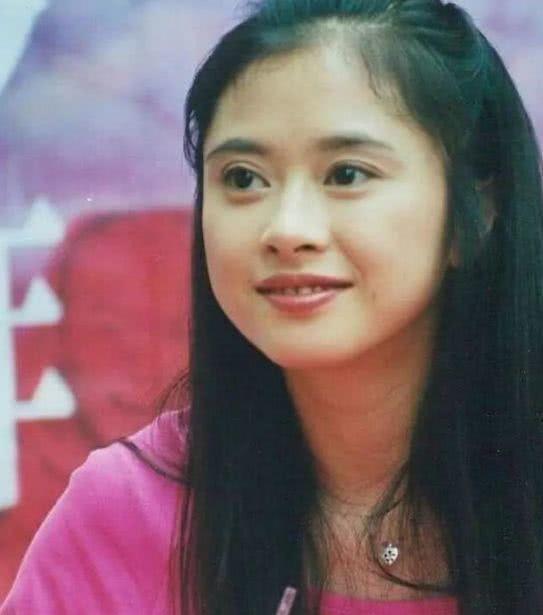 "最美钟灵"何美钿,曾是体操冠军,与吴彦祖传绯闻,今46