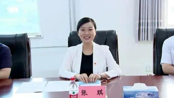 清华美女博士担任河北县长 这位清华美女博士名叫张琪,毕业后选择了