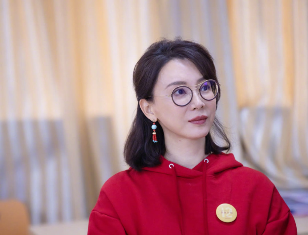 换季别急着换发型,今年秋天流行这3款短发,看董卿陈数就知道