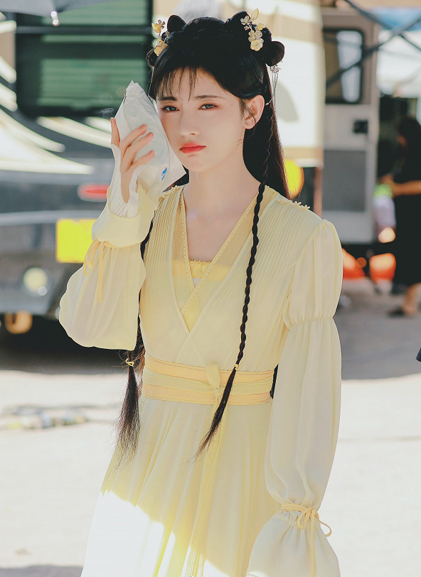 鞠婧祎《花戎》新造型,鹅黄色古装裙超好看,网友:姐姐自带仙气