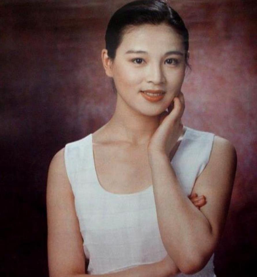 曾与陈红一样的美的赵明明,被宋丹丹小叔子抛弃后,如今怎样了