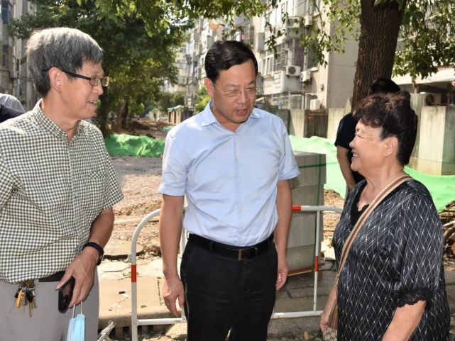 昨天下午,天宁区领导许小波,张凯奇,杨康成赴主城区各板块现场调研