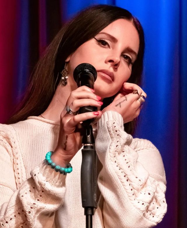 打雷姐lana del rey 作出重大决定!