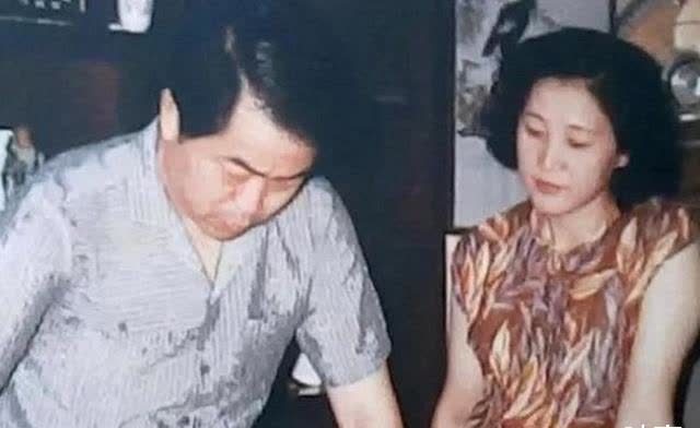 与恩人之妻密会十年,范增不惜与子女绝交:亲情远不如爱情迷人