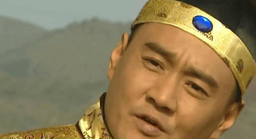 《李卫当官》过去20年,10位演员境况悬殊巨大,有人成相声界大拿