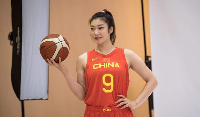 中国女篮拍摄写真花絮,美出天际,帅出霸气