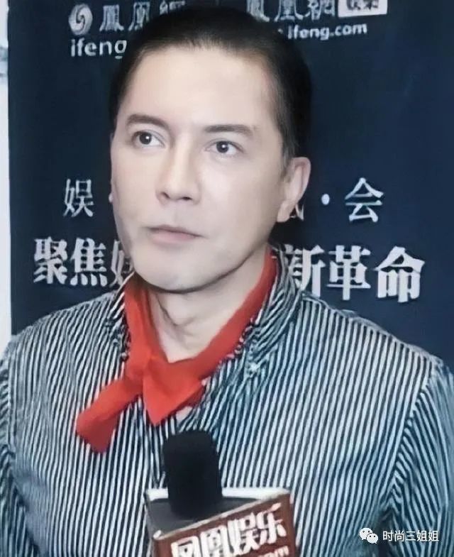 前有"美人在骨不在皮",后有"美男子在型不在貌",年轻时的尊龙就是典型