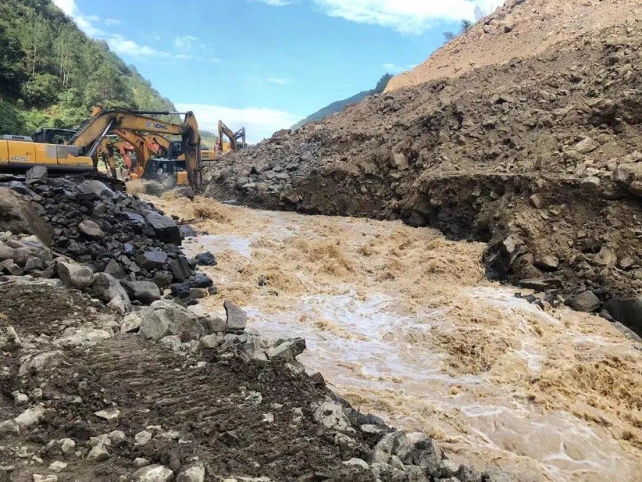 陕西镇巴山体滑坡堰塞湖减少库容22.1万方 1名失联群众仍在搜救