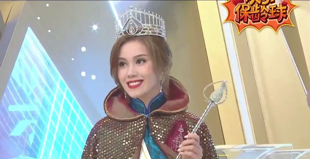 20岁的季军梁凯晴有"翻版杨采妮"之称,十分甜美可人.