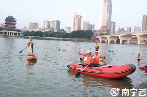 十大最美救护员南宁市红十字志愿者郭慧仁只要有一人听劝就是挽救一条