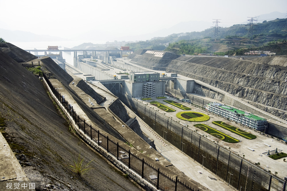 三峡大坝建成几十年,今年才第一次满发电,2250万千瓦能带来多少经济