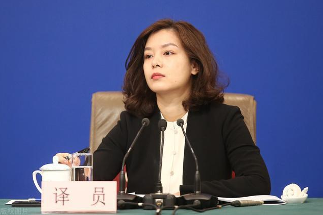 女翻译官张京,16分钟临场速译"秒杀"对方,表明了中国的立场
