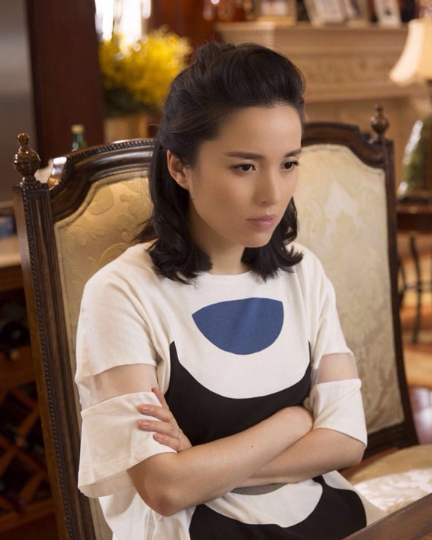 靳东老婆李佳罕见晒娃母子三人牵手画面温馨昔日影后成全职太太