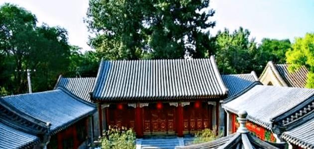 郭晶晶在北京的天价四合院,距天安门不过千米,大门醒目院内奢华