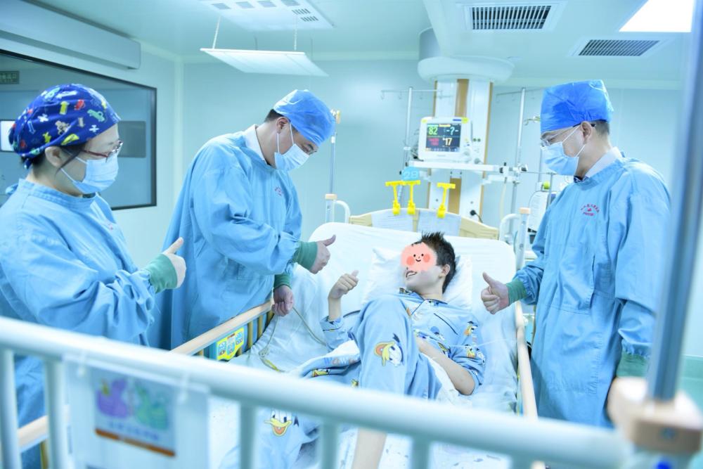 4岁患儿肾脏移植到13岁男孩身体,湖南省儿童医院开展首例肾脏移植手术