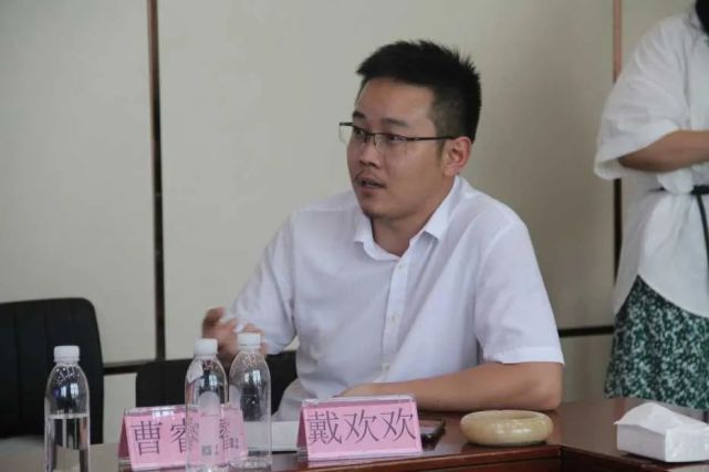 无为商会戴欢欢随后,两会深入探讨商会会建情况以及与会企业家经营