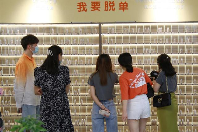 39元就能买到"脱单盲盒,济南爱情便利店开业一周已撮合一对