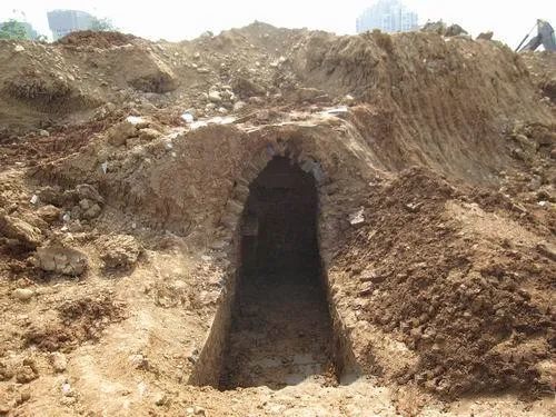 陕西一座古墓面积不足3平却出土225件文物墓主人或是盗墓贼