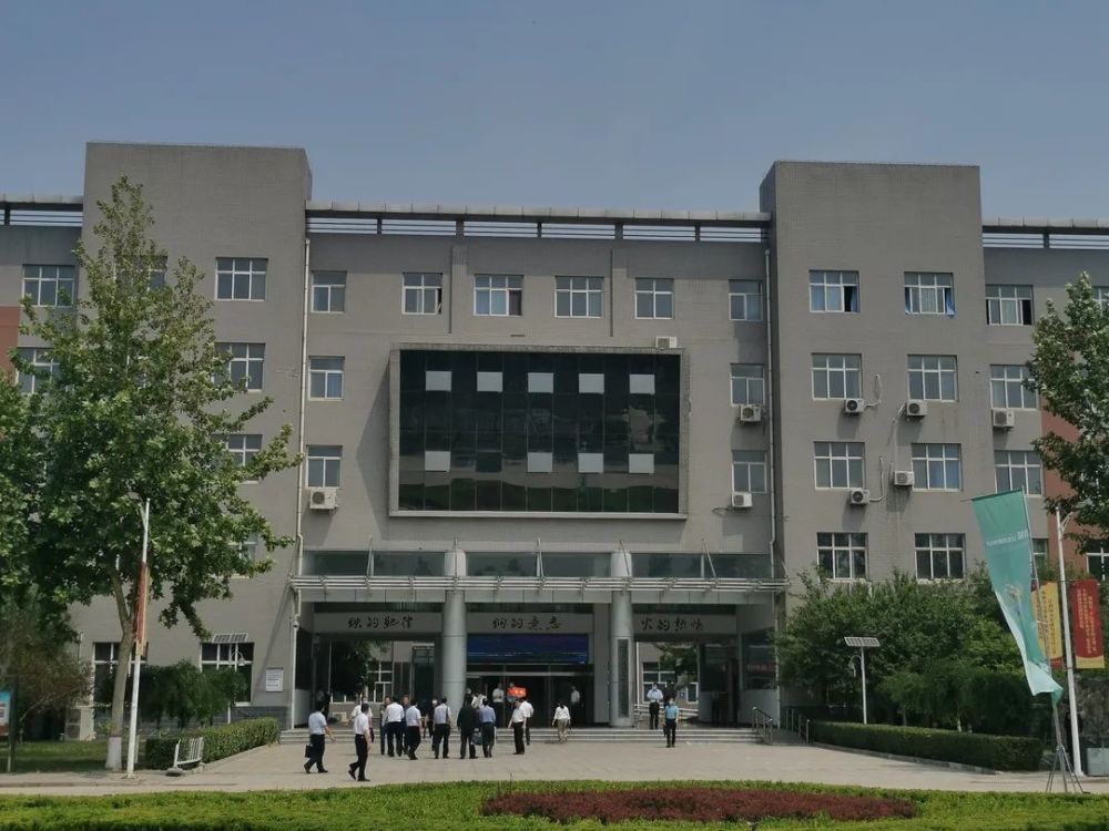 河北工业职业技术大学始建于1958年,现有三个校区,本部就位于石家庄