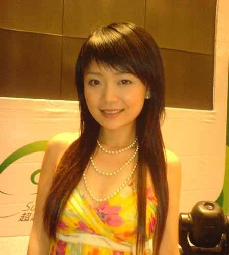 她是珠江台节目"一姐"毛琳,曾经让富二代伤了心,至今未结婚!