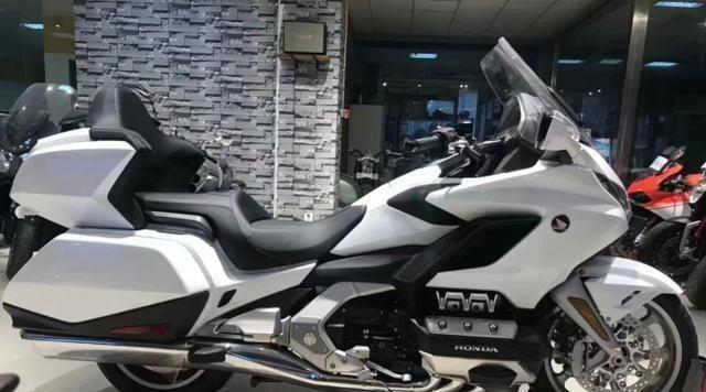 为什么花10万买辆摩托车,买辆汽车不是更好吗?网友:没