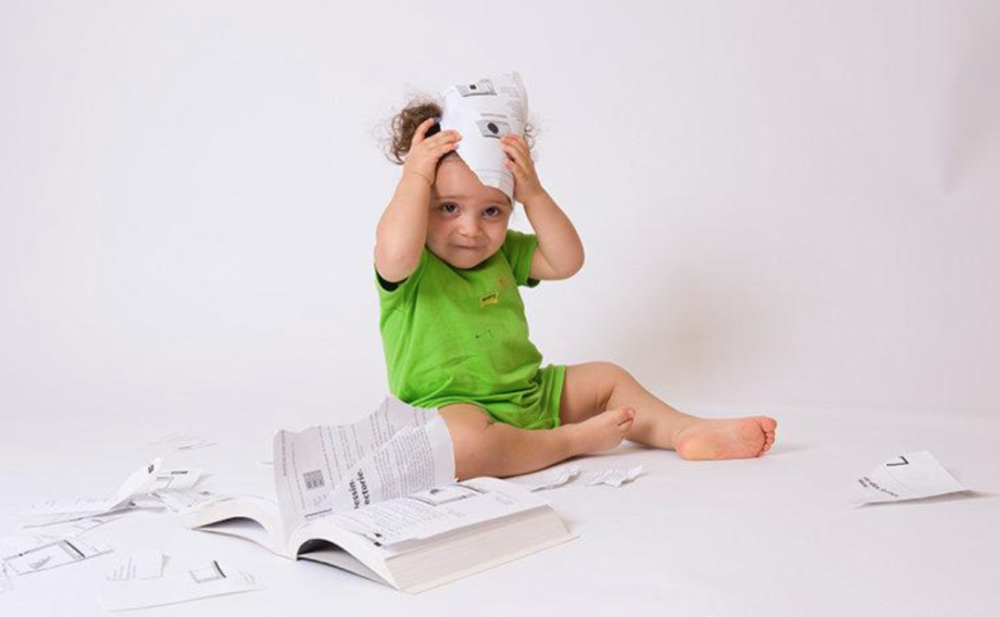 为什么孩子爱撕书,撕纸?正确的引导方法,让成长事半功倍