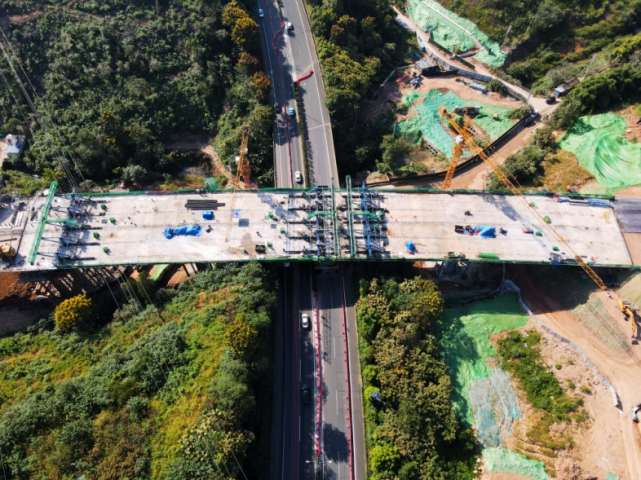 港窑路快速路北起宜巴高速,向南通过胜利三路,夷陵长江大桥,夷桥路与